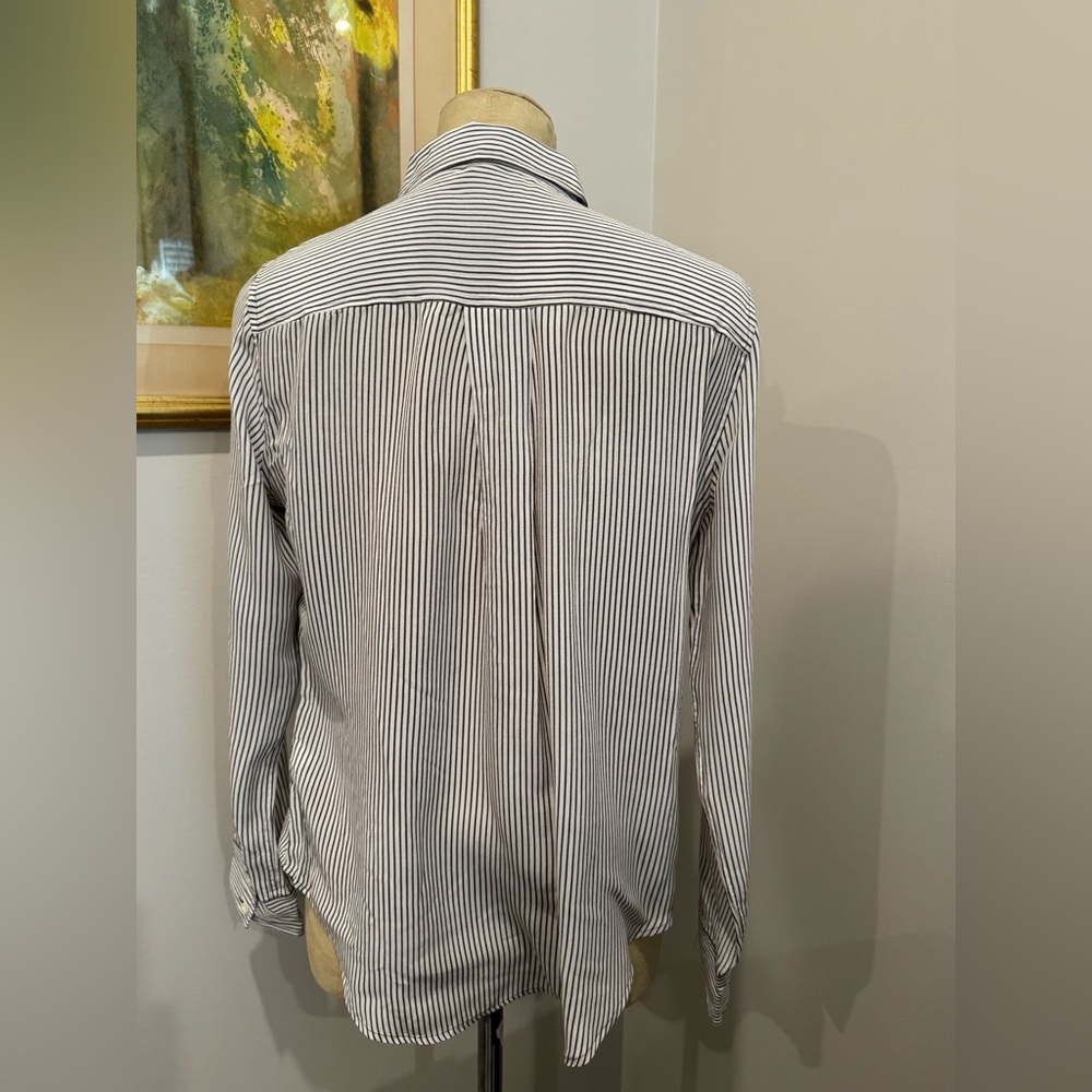 Spanx Washable Silk Long-Sleeve Shirt in Cedar/True Ivory Size Medium - Picture 4 of 8